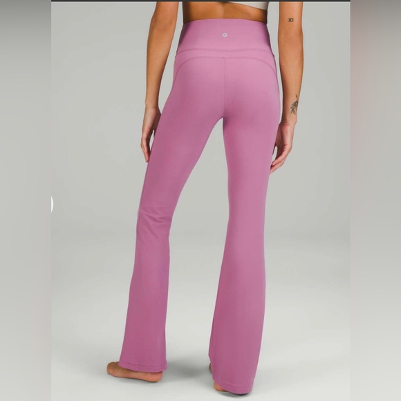 Lululemon Groove Super-High-Rise Flared Pant Nulu
Velvet Dust - Picture 2 of 10